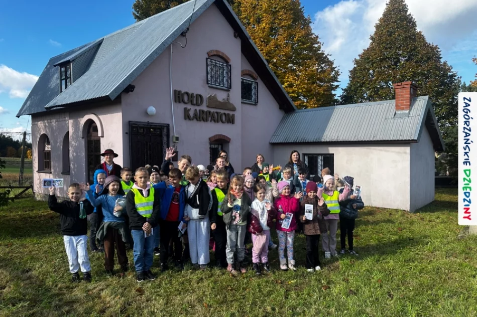 Sztuka, która uczy - uczniowie w galerii - zdjęcie 3