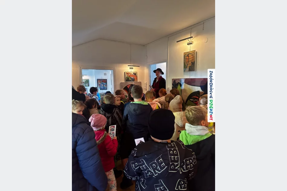 Sztuka, która uczy - uczniowie w galerii - zdjęcie 6