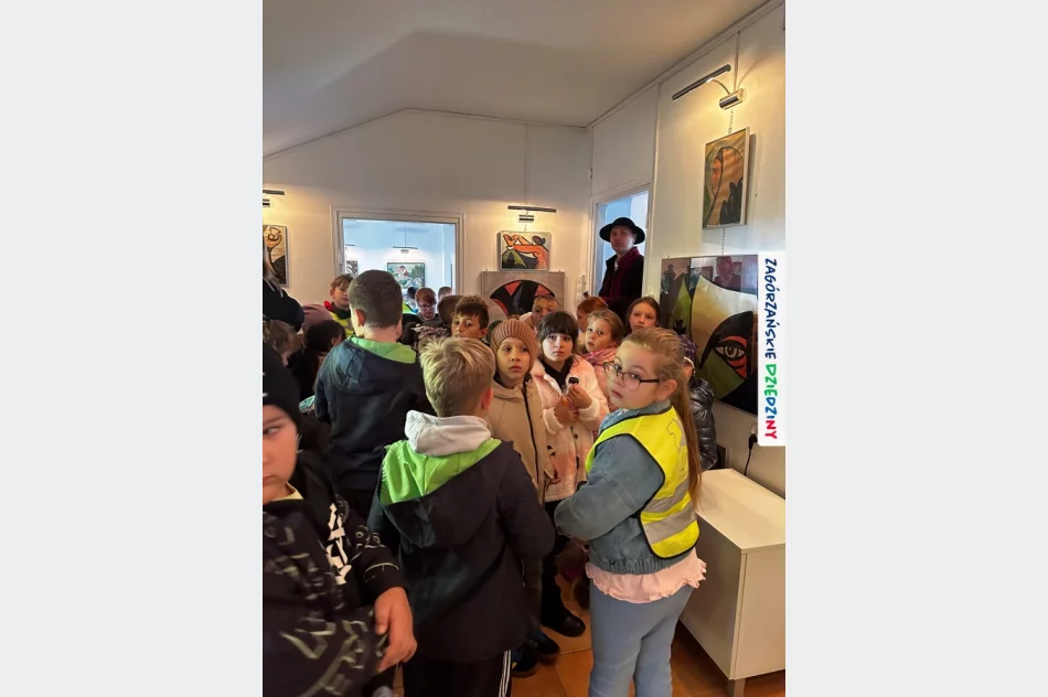 Sztuka, która uczy - uczniowie w galerii - zdjęcie 7