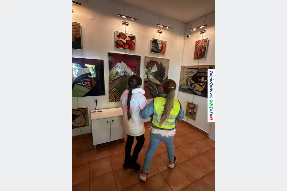 Sztuka, która uczy - uczniowie w galerii - zdjęcie 11