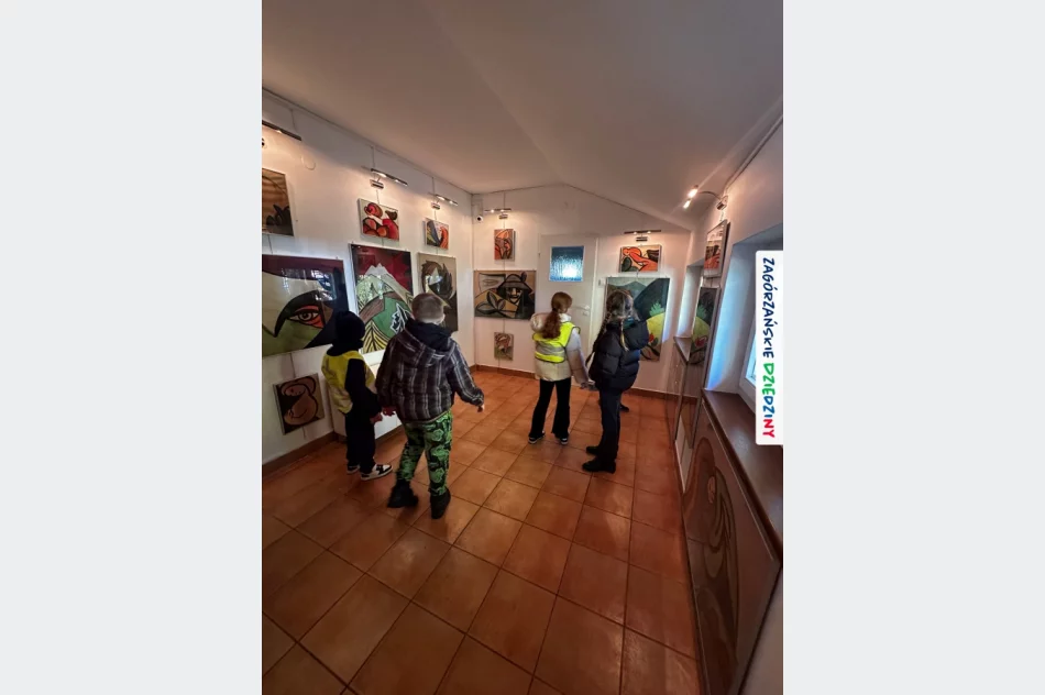 Sztuka, która uczy - uczniowie w galerii - zdjęcie 12