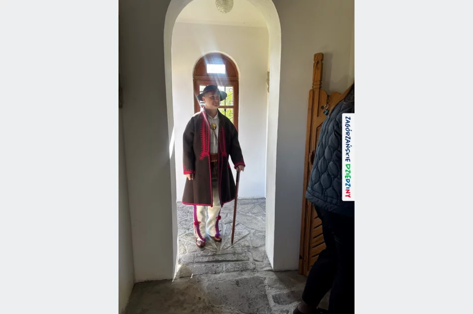 Sztuka, która uczy - uczniowie w galerii - zdjęcie 20