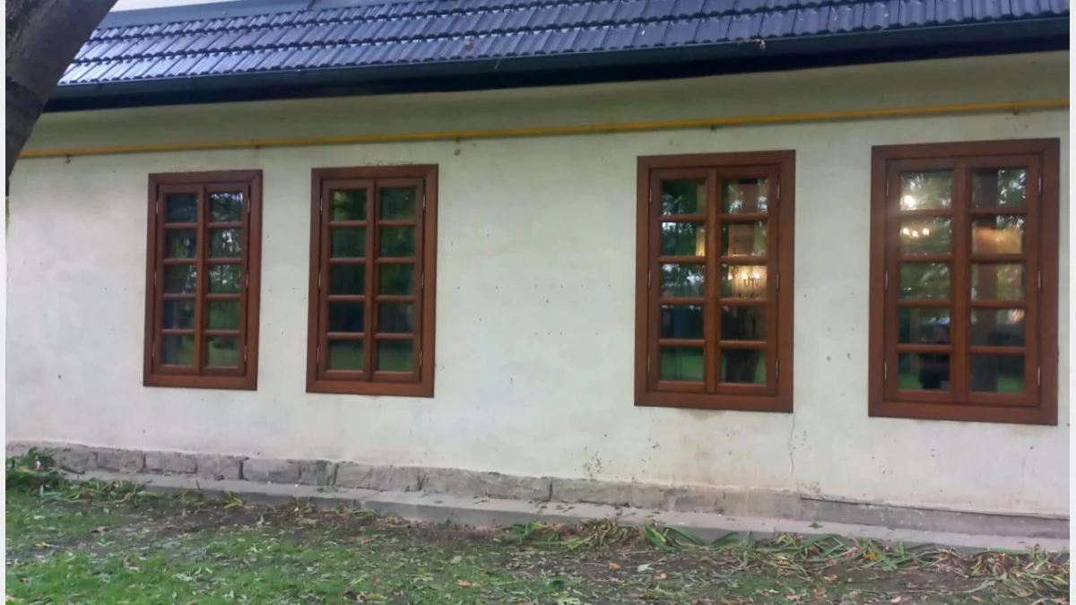 Wymiana okien i drzwi w Dworze Marsów/fot.: UM Limanowa