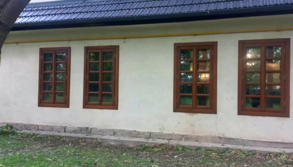 Nowe okna i drzwi w dawnym dworze - zdjęcie 1
