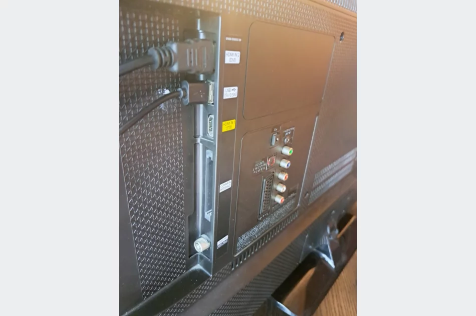 Telewizor SAMSUNG 32" LED, żywe kolory - sprawny. - zdjęcie 2