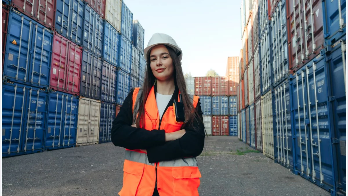 5 powodów, dla których warto uzupełnić wykształcenie logistyka o studia podyplomowe bezpieczeństwo i higiena pracy