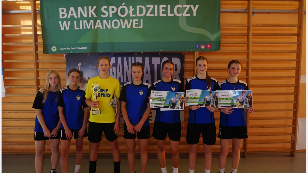 Mistrzostwo powiatu dla Słopnic/Fot.: MOS Limanowa