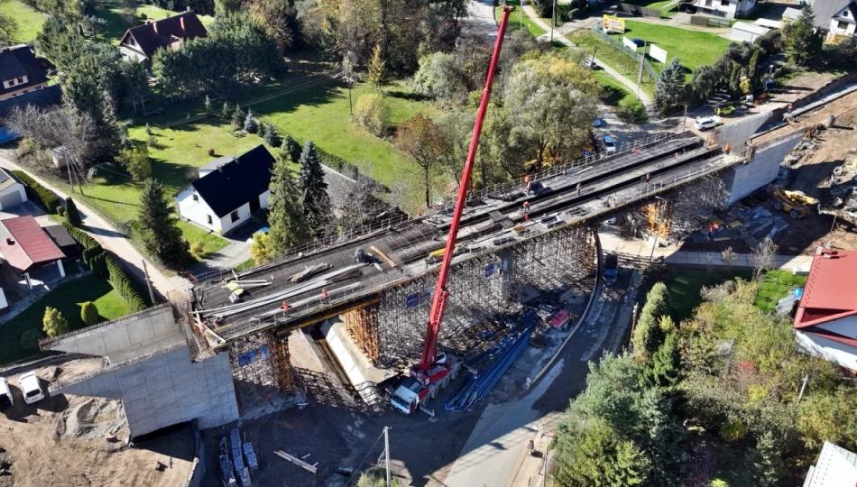 Nowy most kolejowy rośnie nad Limanową - zdjęcie 1