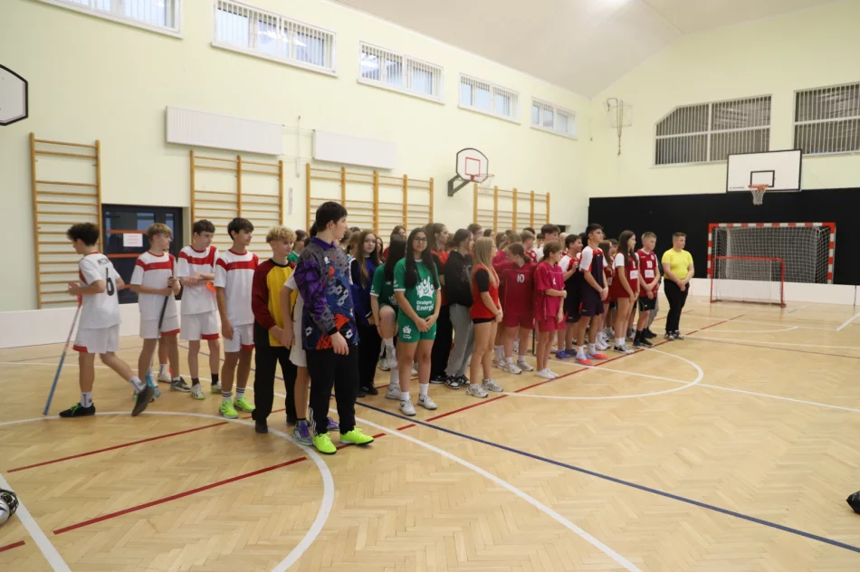 Mistrzami Gminy Limanowa w Unihokeju Młodzieży Szkolnej uczniowie z SP nr 2 w Starej Wsi - zdjęcie 3