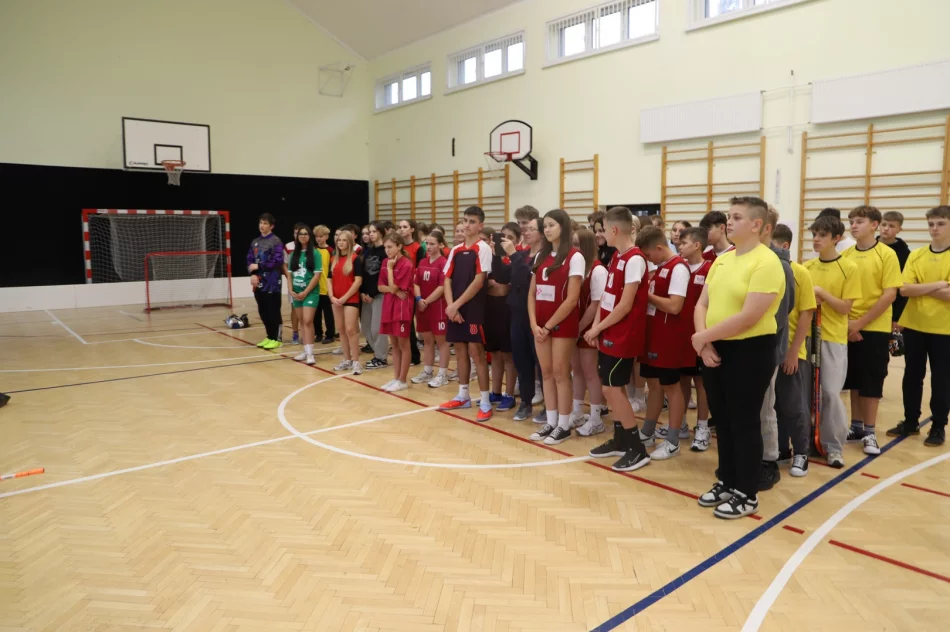 Mistrzami Gminy Limanowa w Unihokeju Młodzieży Szkolnej uczniowie z SP nr 2 w Starej Wsi - zdjęcie 12