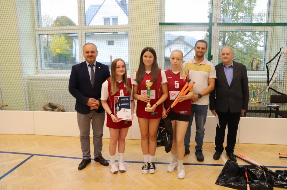 Mistrzami Gminy Limanowa w Unihokeju Młodzieży Szkolnej uczniowie z SP nr 2 w Starej Wsi - zdjęcie 15