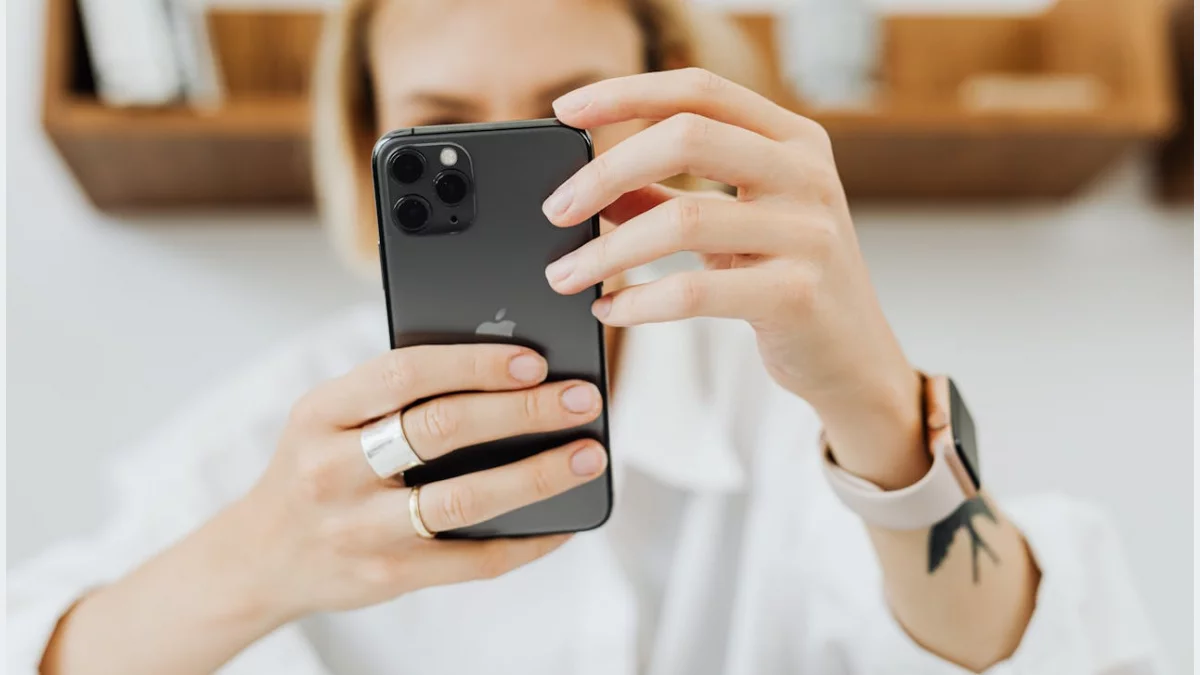 Odnowiony iPhone i Apple Watch jako budżetowy ekosystem Apple na start!