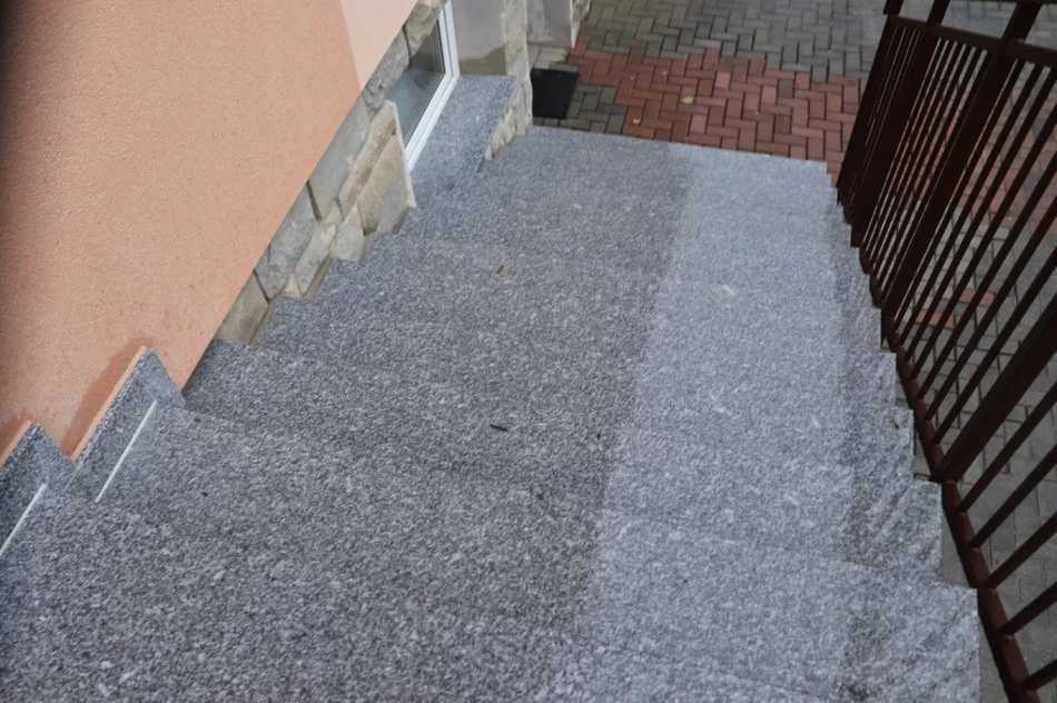 Modernizacja infrastruktury szkolnej - wejścia do szkół - zdjęcie 5