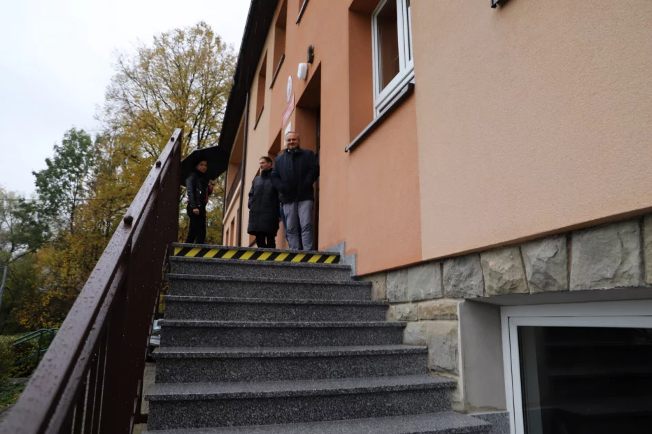 Modernizacja infrastruktury szkolnej - wejścia do szkół - zdjęcie 6