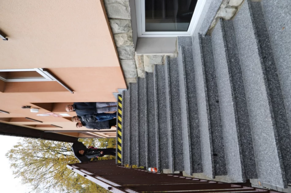 Modernizacja infrastruktury szkolnej - wejścia do szkół - zdjęcie 7