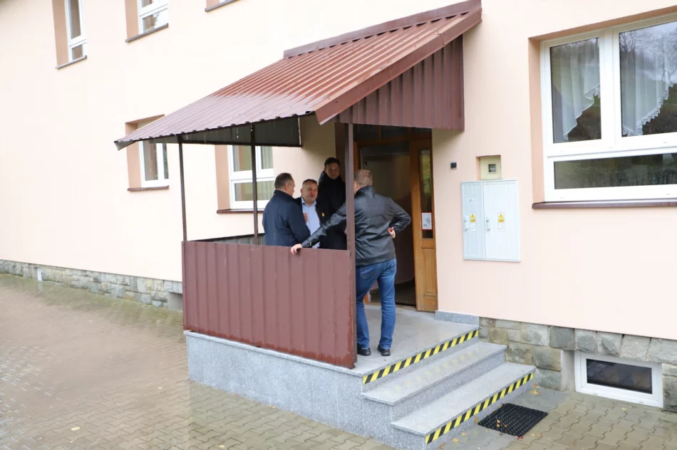 Modernizacja infrastruktury szkolnej - wejścia do szkół - zdjęcie 12
