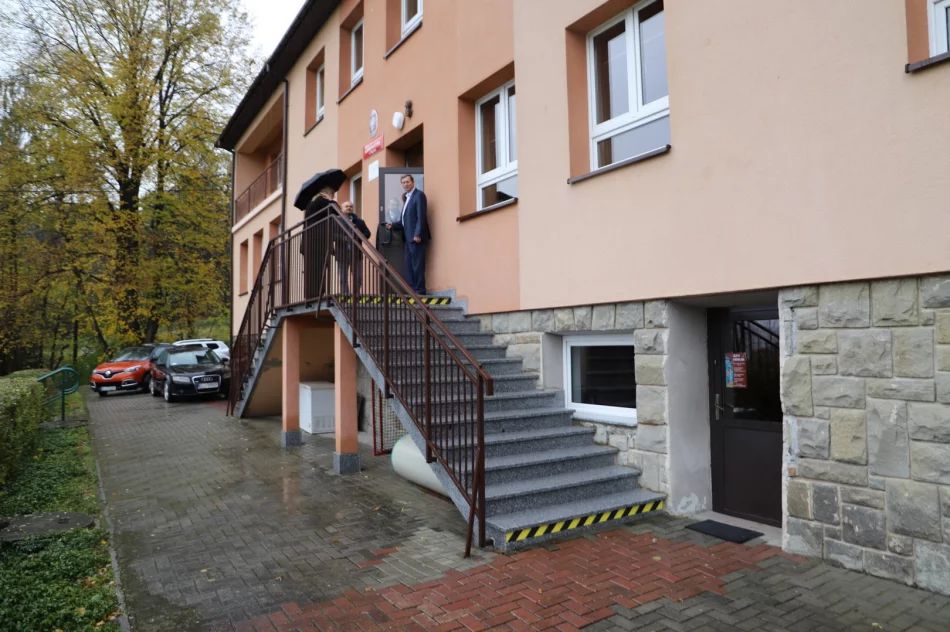 Modernizacja infrastruktury szkolnej - wejścia do szkół - zdjęcie 15