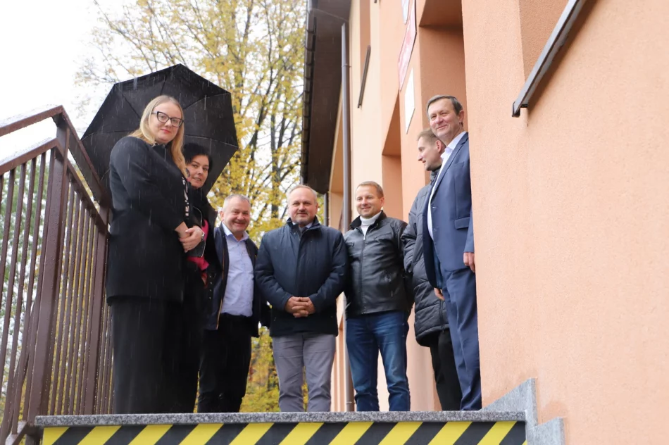 Modernizacja infrastruktury szkolnej - wejścia do szkół - zdjęcie 17