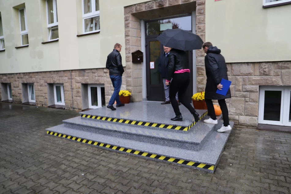 Modernizacja infrastruktury szkolnej - wejścia do szkół - zdjęcie 19