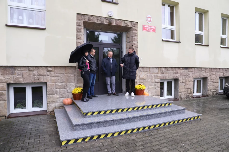 Modernizacja infrastruktury szkolnej - wejścia do szkół - zdjęcie 20