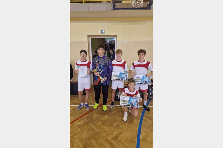 Chłopaki z Męciny Mistrzami Powiatu w Unihokeju - zdjęcie 4