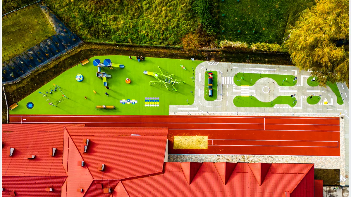 Nowy obiekt sportowo-rekreacyjny przy szkole/fot.: UG Słopnice