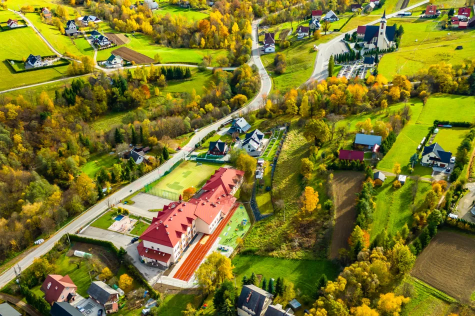 Nowy obiekt sportowo-rekreacyjny przy szkole (ZDJĘCIA) - zdjęcie 2
