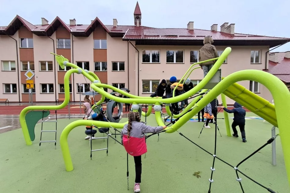 Nowy obiekt sportowo-rekreacyjny przy szkole (ZDJĘCIA) - zdjęcie 3