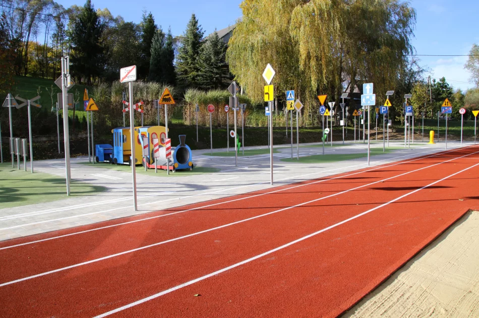 Nowy obiekt sportowo-rekreacyjny przy szkole (ZDJĘCIA) - zdjęcie 4