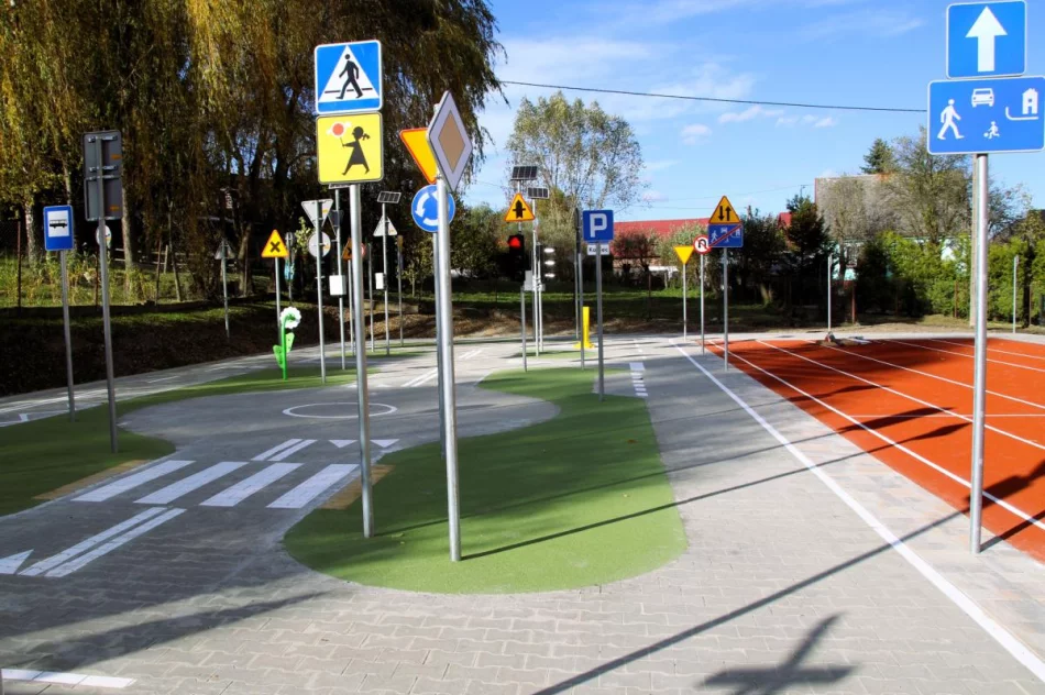 Nowy obiekt sportowo-rekreacyjny przy szkole (ZDJĘCIA) - zdjęcie 5