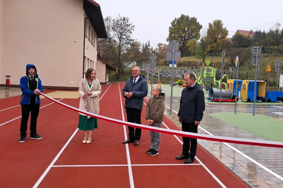Nowy obiekt sportowo-rekreacyjny przy szkole (ZDJĘCIA) - zdjęcie 6