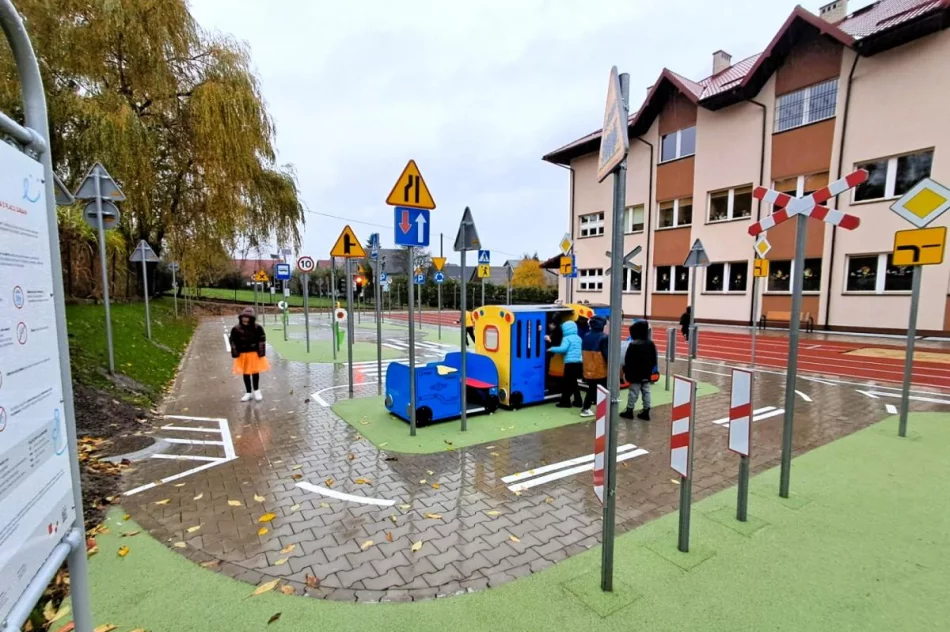 Nowy obiekt sportowo-rekreacyjny przy szkole (ZDJĘCIA) - zdjęcie 8