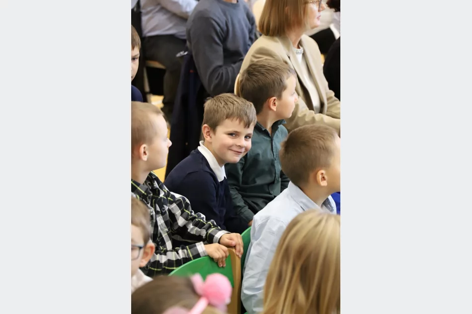 Ślubowanie uczniów klasy pierwszej w Szkole Podstawowej nr 2 w Siekierczynie - zdjęcie 12