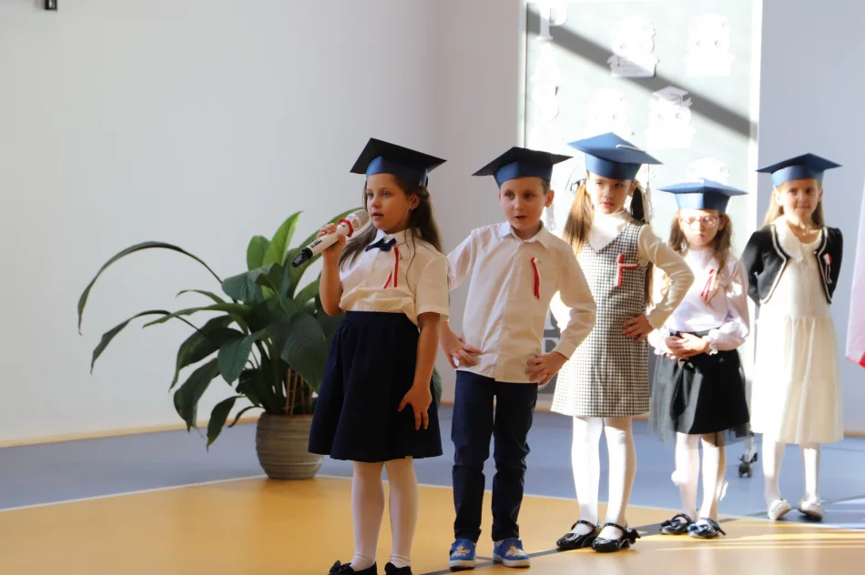 Ślubowanie uczniów klasy pierwszej w Szkole Podstawowej nr 2 w Siekierczynie - zdjęcie 14