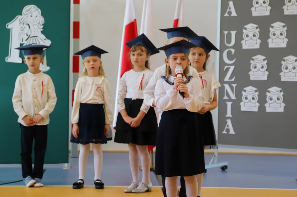 Ślubowanie uczniów klasy pierwszej w Szkole Podstawowej nr 2 w Siekierczynie - zdjęcie 15