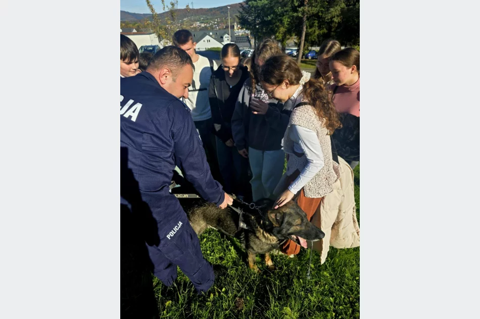 Ósmoklasiści poznali pracę policjantów - zdjęcie 4
