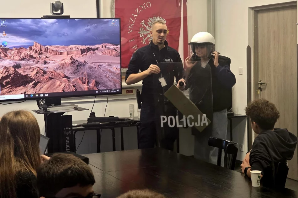 Ósmoklasiści poznali pracę policjantów - zdjęcie 6