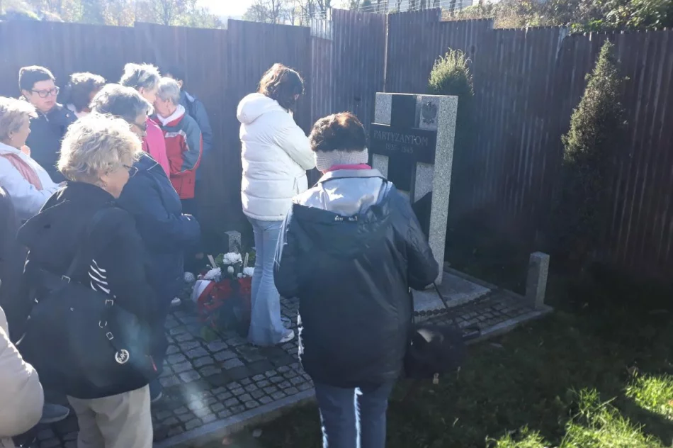 Seniorzy na szlaku historii  - zdjęcie 6