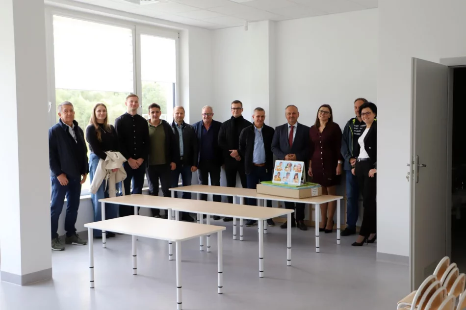 “Witajcie w naszej bajce” - przedszkole, żłobek i zaplecze sportowe (ZDJĘCIA) - zdjęcie 18