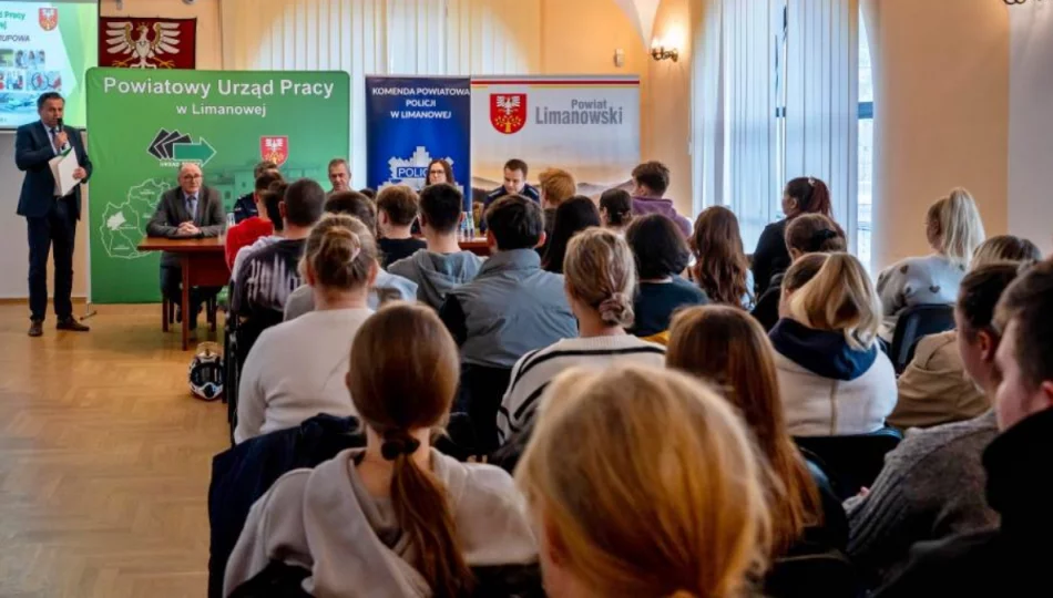 Policja zachęca do służby na spotkaniu w urzędzie pracy - zdjęcie 1