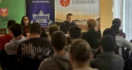Policja zachęca do służby na spotkaniu w urzędzie pracy - zdjęcie 5