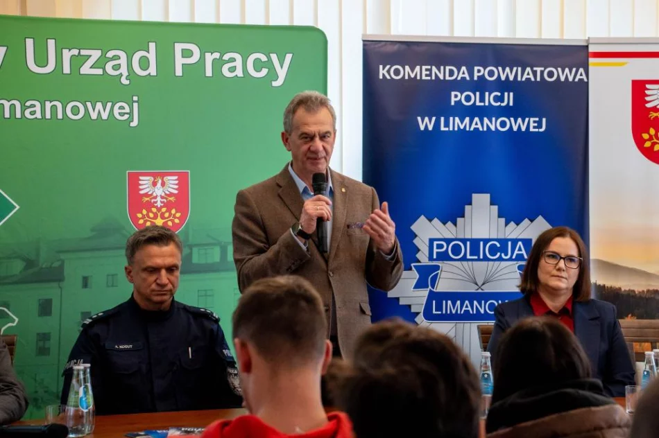 Policja zachęca do służby na spotkaniu w urzędzie pracy - zdjęcie 7