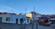 Parking przy starostwie zamknięty. Ruszyła rozbiórka budynku - zdjęcie 4