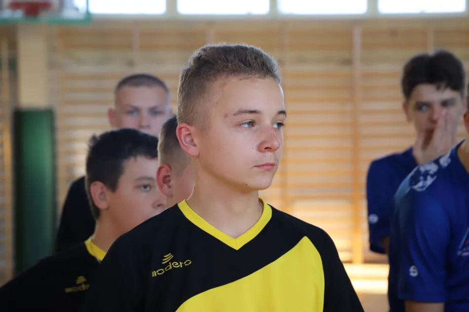 Młodzież ze Starej Wsi z tytułem Mistrzów Gminy w Koszykówce 3x3 w kt. Dziewczęta i Chłopcy - zdjęcie 11