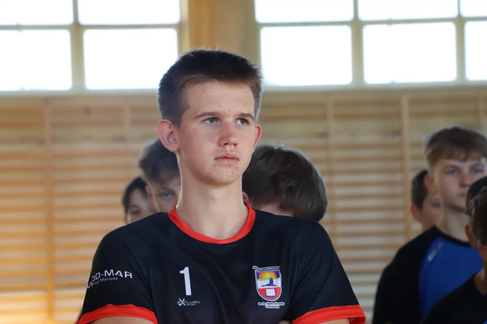 Młodzież ze Starej Wsi z tytułem Mistrzów Gminy w Koszykówce 3x3 w kt. Dziewczęta i Chłopcy - zdjęcie 16