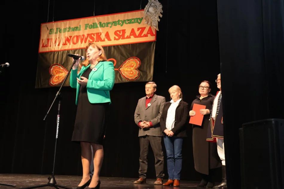 Gorące serce folkloru bije w Limanowej! Rozpoczęła się 51. „Limanowska SŁAZA”  - zdjęcie 2