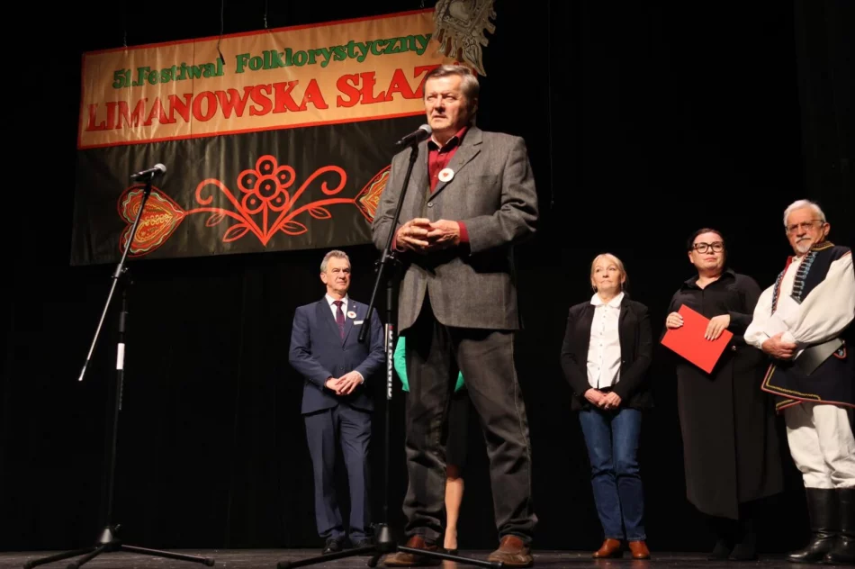 Gorące serce folkloru bije w Limanowej! Rozpoczęła się 51. „Limanowska SŁAZA”  - zdjęcie 3