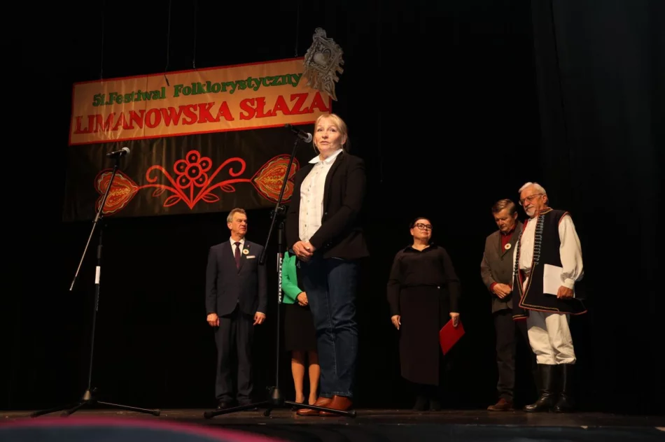 Gorące serce folkloru bije w Limanowej! Rozpoczęła się 51. „Limanowska SŁAZA”  - zdjęcie 4