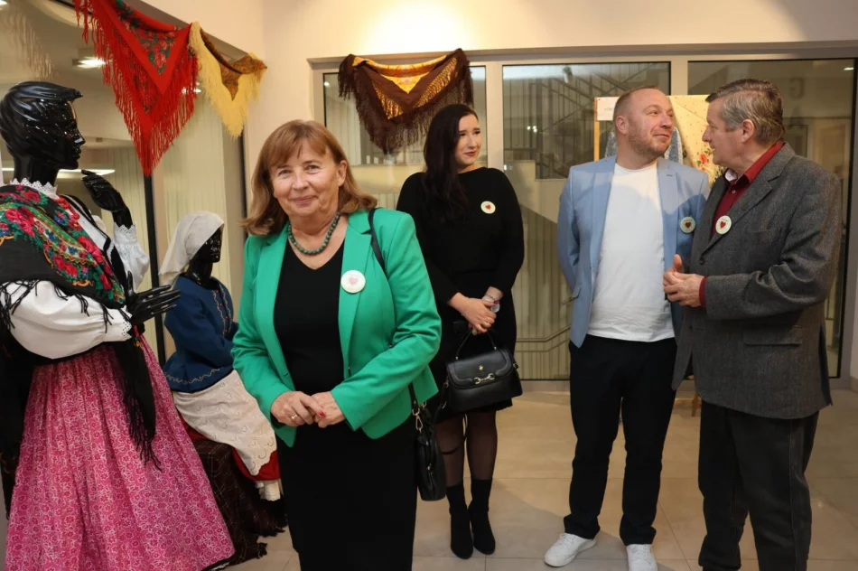 Gorące serce folkloru bije w Limanowej! Rozpoczęła się 51. „Limanowska SŁAZA”  - zdjęcie 6