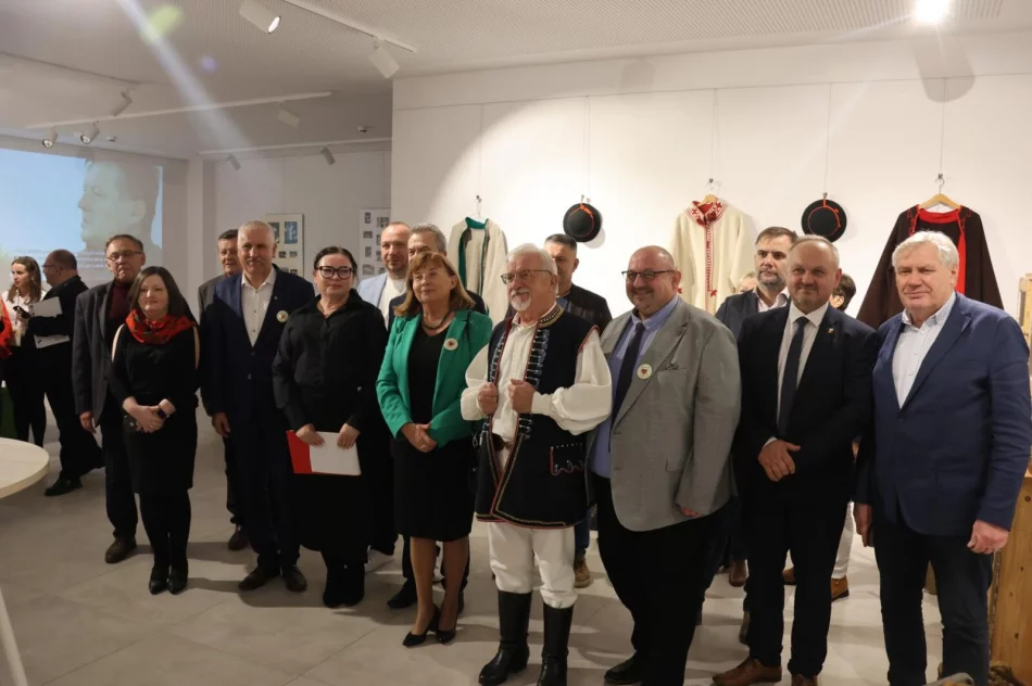 Gorące serce folkloru bije w Limanowej! Rozpoczęła się 51. „Limanowska SŁAZA”  - zdjęcie 8